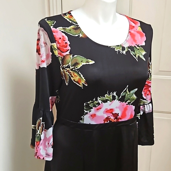 Plus Size Reborn Floral Midi Dress - Picture 2 of 5